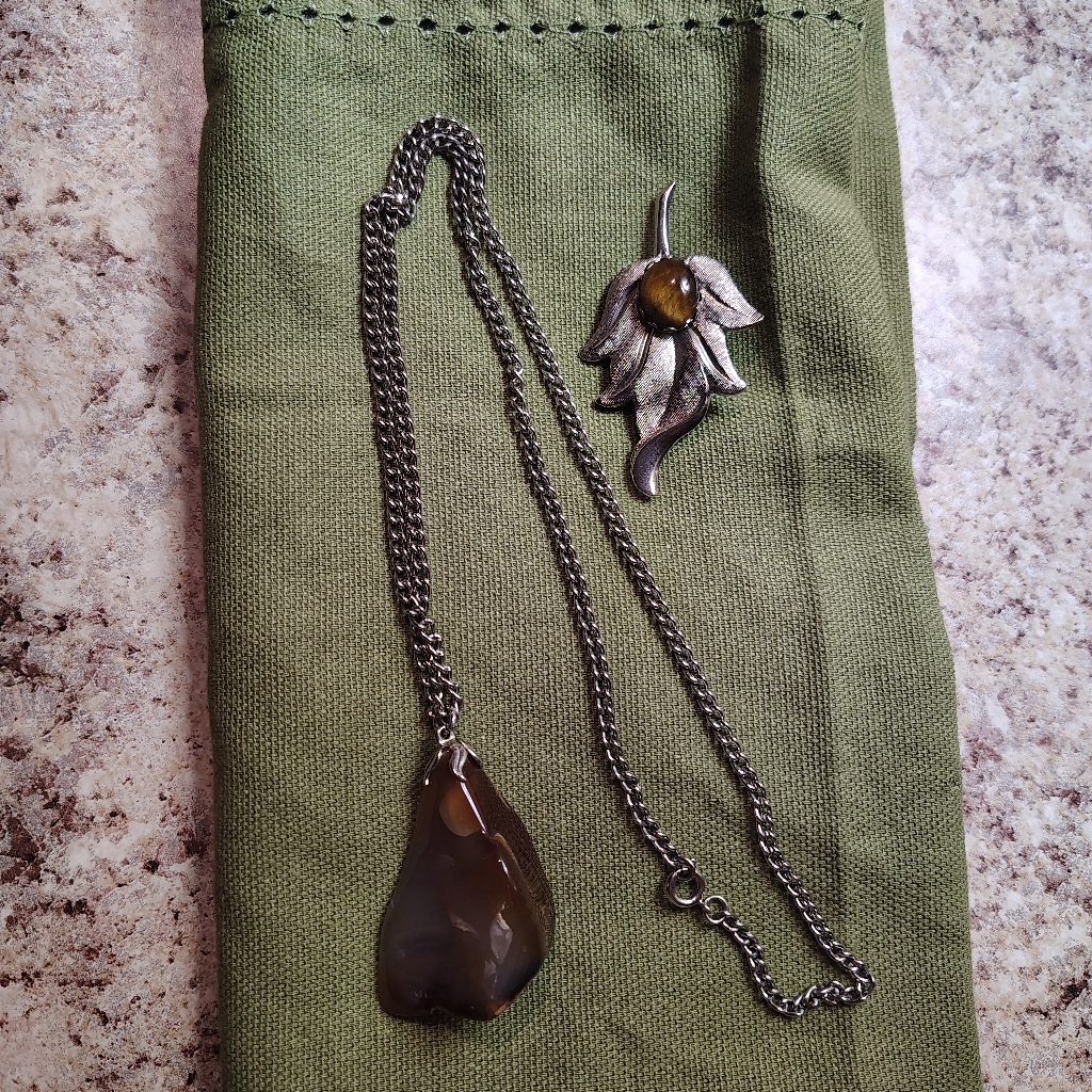 Silver And Brown Stone Pendant Necklace With Leaf Brooch